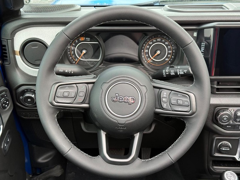 Jeep Wrangler Vehicle Full-screen Gallery Image 14