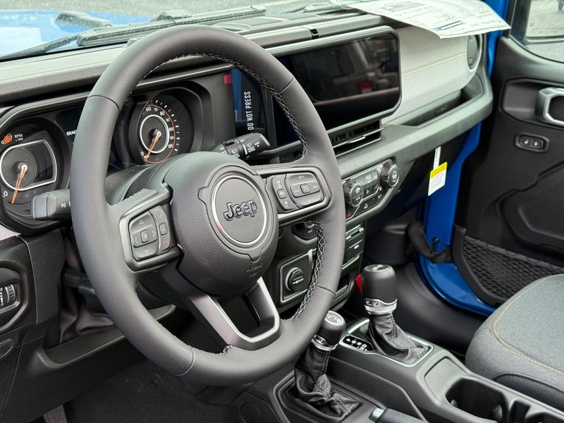 Jeep Wrangler Vehicle Full-screen Gallery Image 20