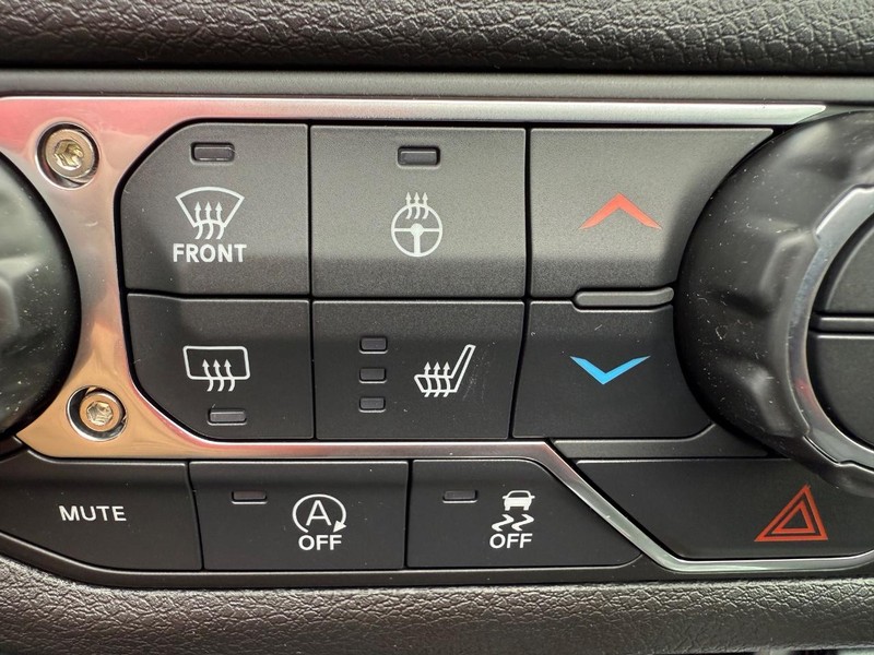 Jeep Wrangler Vehicle Full-screen Gallery Image 24