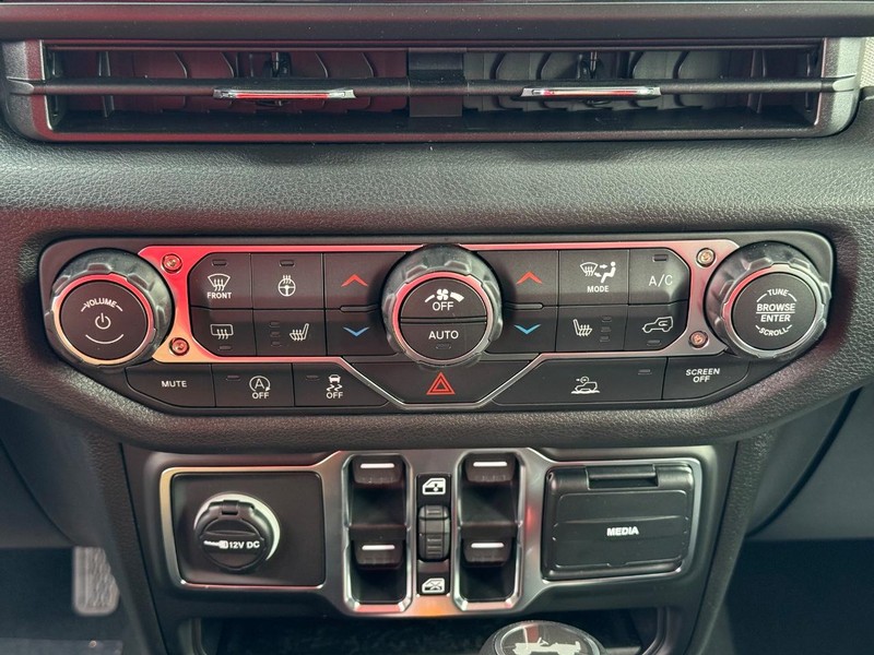 Jeep Wrangler Vehicle Full-screen Gallery Image 27