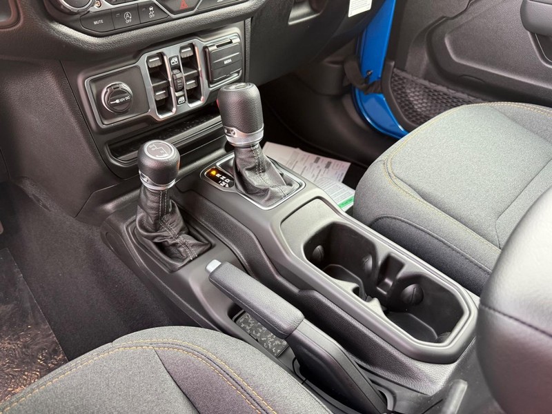 Jeep Wrangler Vehicle Full-screen Gallery Image 28