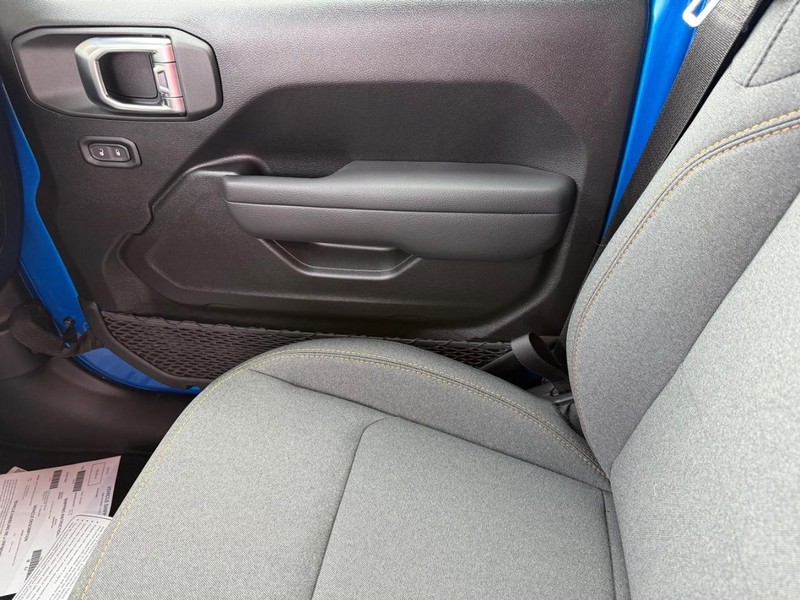 Jeep Wrangler Vehicle Full-screen Gallery Image 29