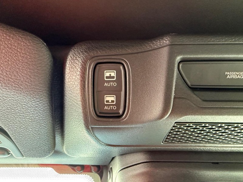 Jeep Wrangler Vehicle Full-screen Gallery Image 30