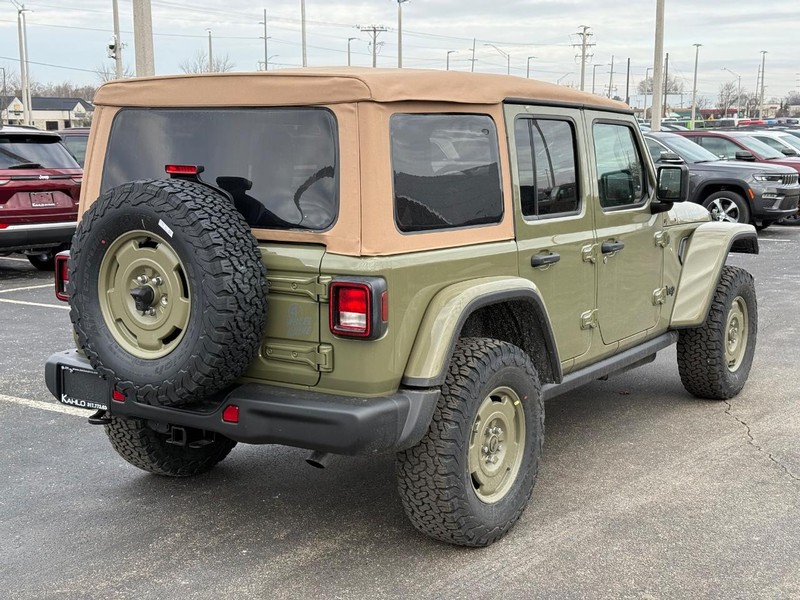 Jeep Wrangler Vehicle Full-screen Gallery Image 3