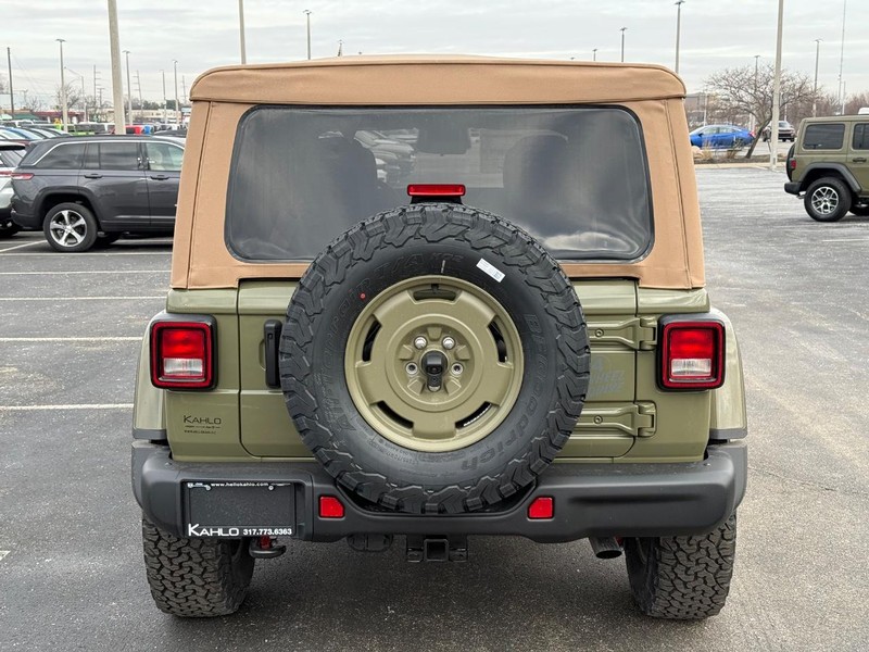 Jeep Wrangler Vehicle Full-screen Gallery Image 4