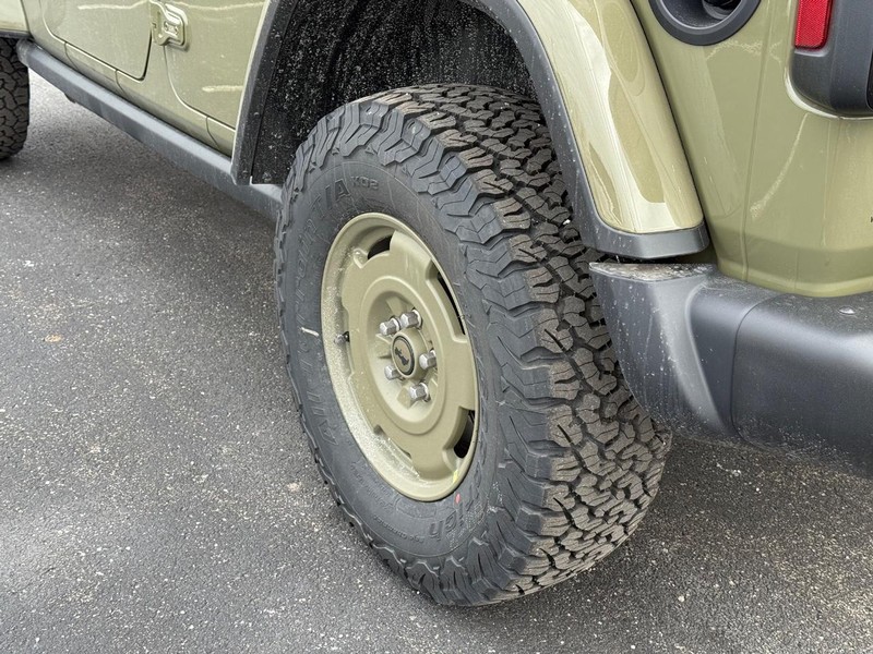 Jeep Wrangler Vehicle Full-screen Gallery Image 6