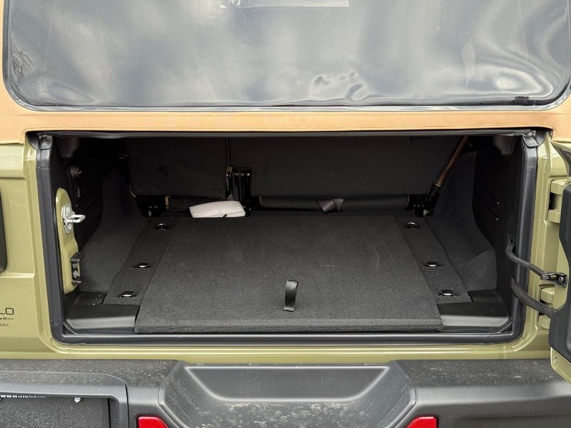 Jeep Wrangler Vehicle Full-screen Gallery Image 7