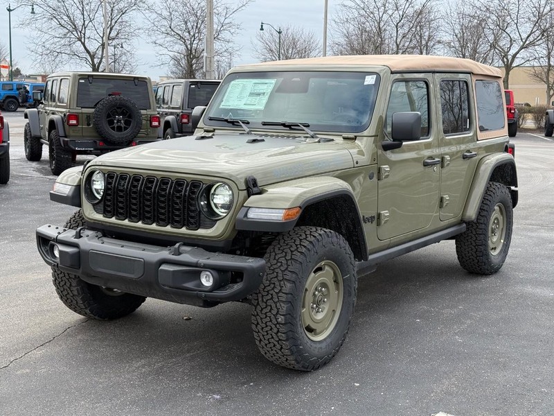 Jeep Wrangler Vehicle Full-screen Gallery Image 9