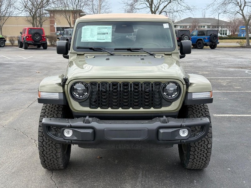 Jeep Wrangler Vehicle Full-screen Gallery Image 10