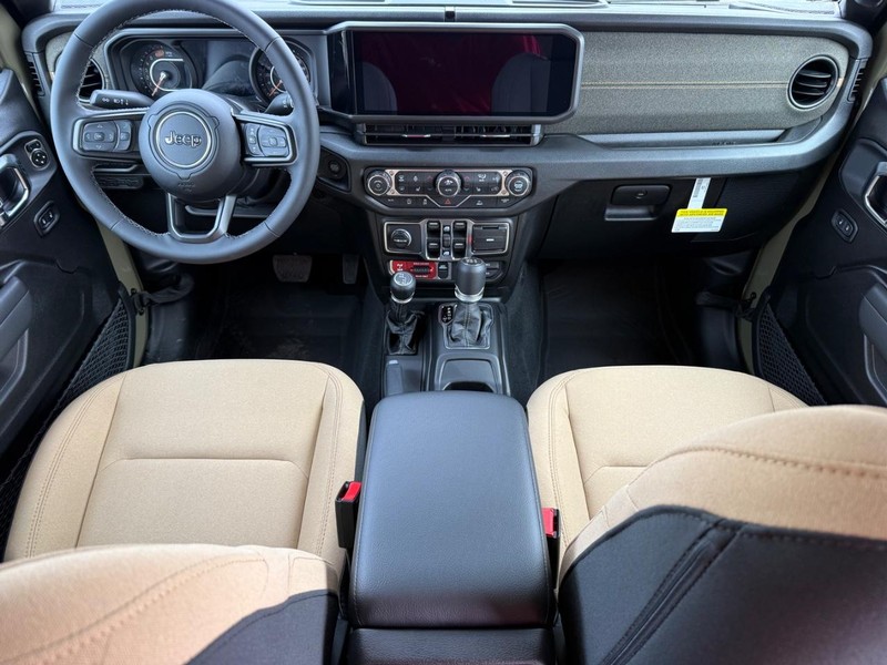 Jeep Wrangler Vehicle Full-screen Gallery Image 13