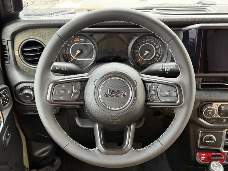 Jeep Wrangler Vehicle Full-screen Gallery Image 14