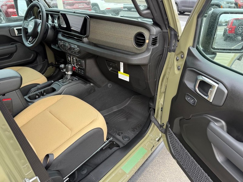 Jeep Wrangler Vehicle Full-screen Gallery Image 15