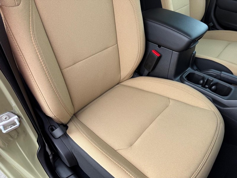 Jeep Wrangler Vehicle Full-screen Gallery Image 16