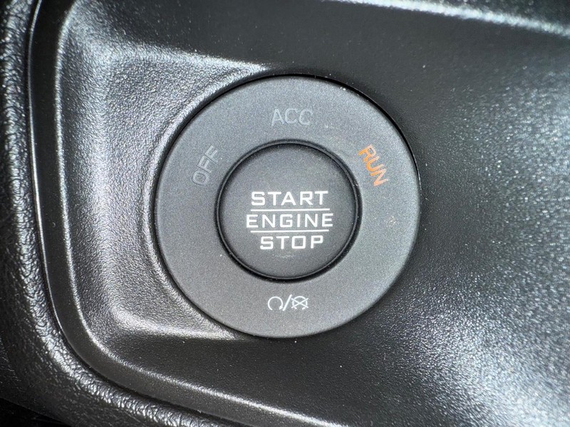 Jeep Wrangler Vehicle Full-screen Gallery Image 22