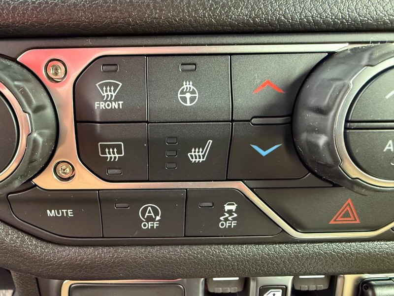 Jeep Wrangler Vehicle Full-screen Gallery Image 23