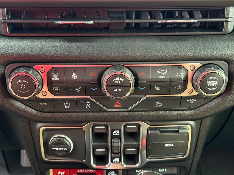 Jeep Wrangler Vehicle Full-screen Gallery Image 26