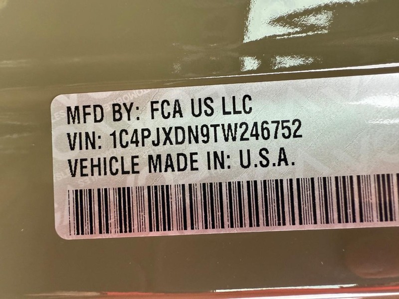 Jeep Wrangler Vehicle Full-screen Gallery Image 32