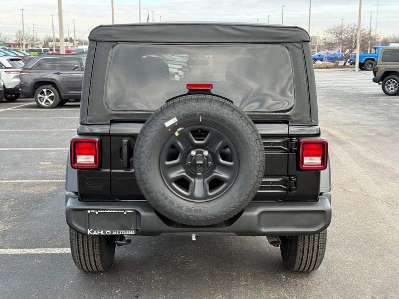 Jeep Wrangler Vehicle Full-screen Gallery Image 4