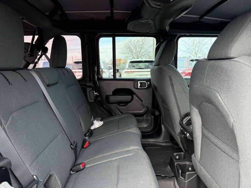 Jeep Wrangler Vehicle Full-screen Gallery Image 11