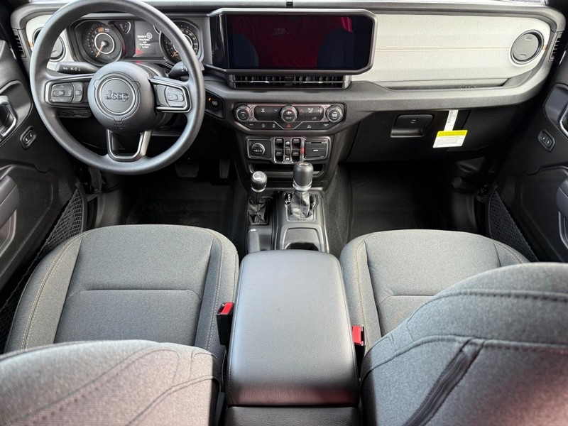 Jeep Wrangler Vehicle Full-screen Gallery Image 13