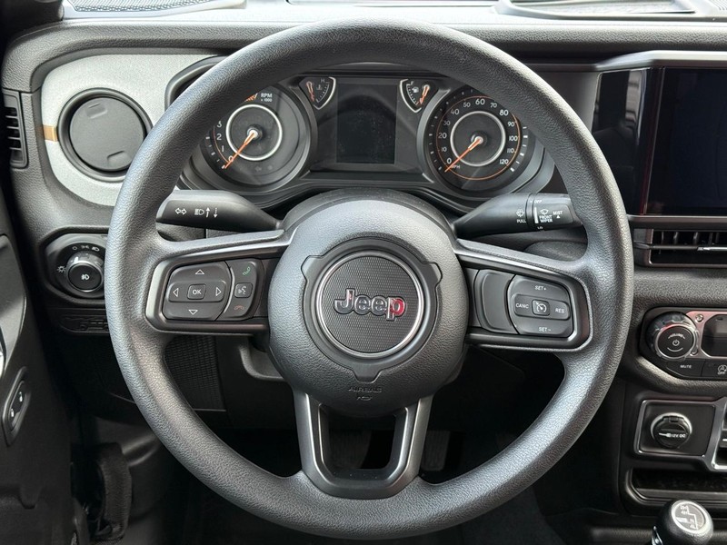 Jeep Wrangler Vehicle Full-screen Gallery Image 14