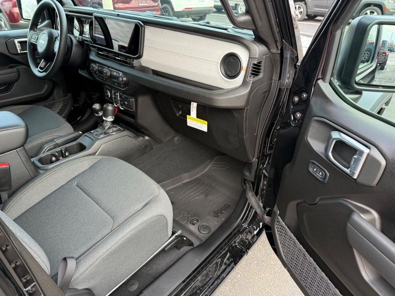 Jeep Wrangler Vehicle Full-screen Gallery Image 15