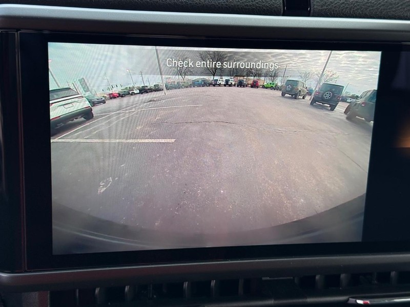 Jeep Wrangler Vehicle Full-screen Gallery Image 24