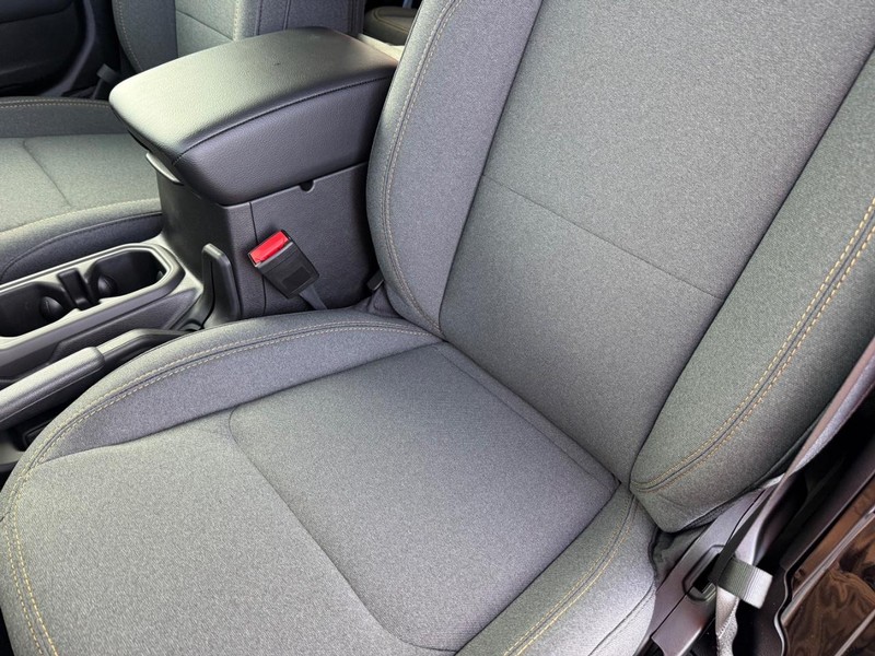 Jeep Wrangler Vehicle Full-screen Gallery Image 30