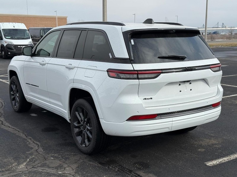 Jeep Grand Cherokee Vehicle Full-screen Gallery Image 5