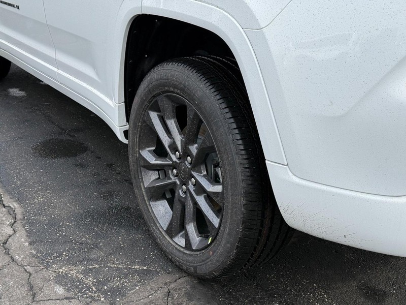 Jeep Grand Cherokee Vehicle Full-screen Gallery Image 6