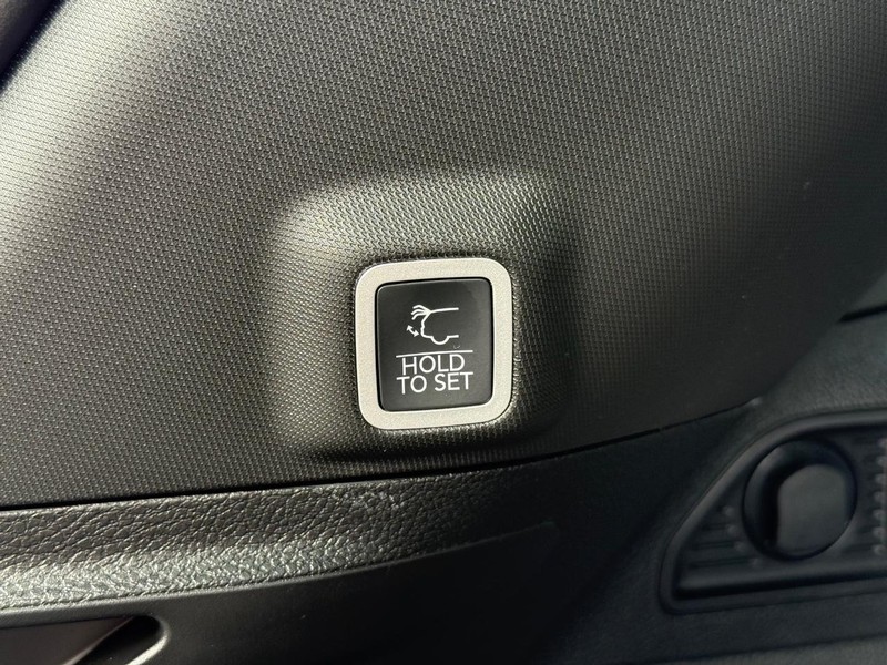 Jeep Grand Cherokee Vehicle Full-screen Gallery Image 8