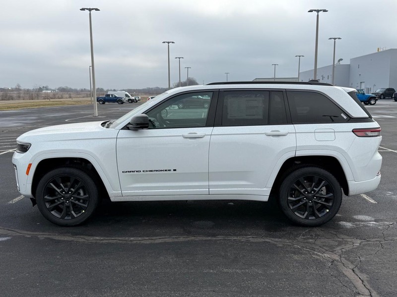 Jeep Grand Cherokee Vehicle Full-screen Gallery Image 9