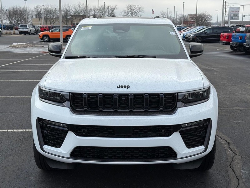 Jeep Grand Cherokee Vehicle Full-screen Gallery Image 11