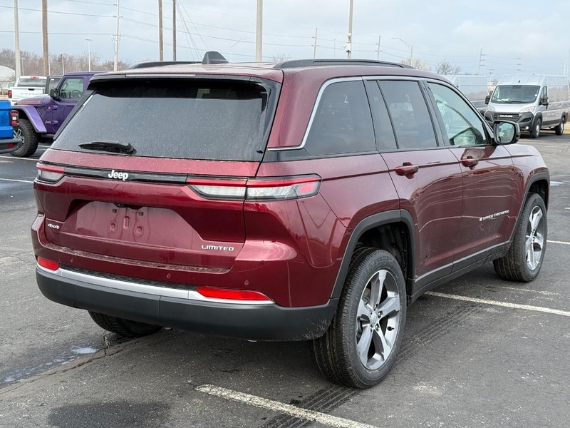 Jeep Grand Cherokee Vehicle Full-screen Gallery Image 3