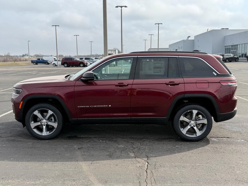 Jeep Grand Cherokee Vehicle Full-screen Gallery Image 9