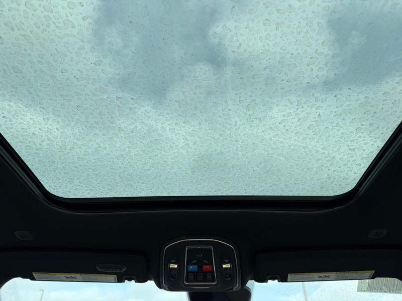 Jeep Grand Cherokee Vehicle Full-screen Gallery Image 14