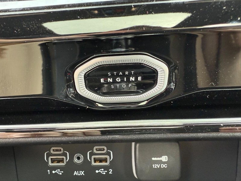 Jeep Grand Cherokee Vehicle Full-screen Gallery Image 24