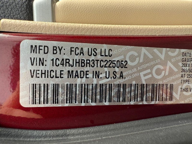 Jeep Grand Cherokee Vehicle Full-screen Gallery Image 33