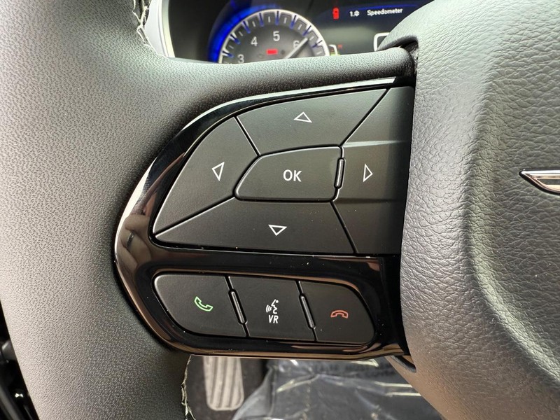 Chrysler Pacifica Vehicle Full-screen Gallery Image 23