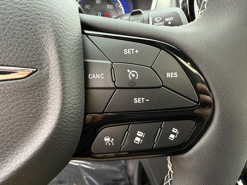 Chrysler Pacifica Vehicle Full-screen Gallery Image 24