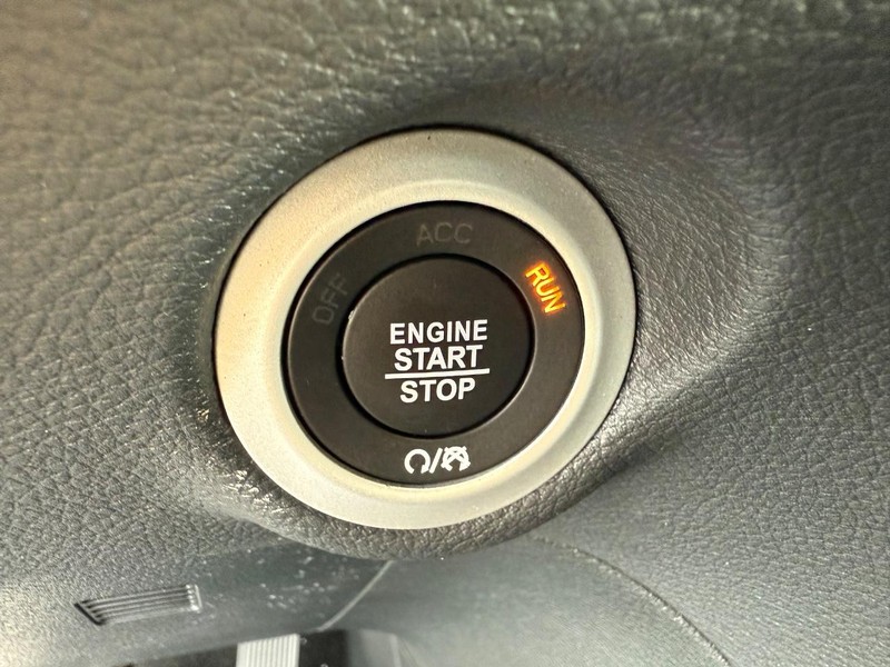 Chrysler Pacifica Vehicle Full-screen Gallery Image 25