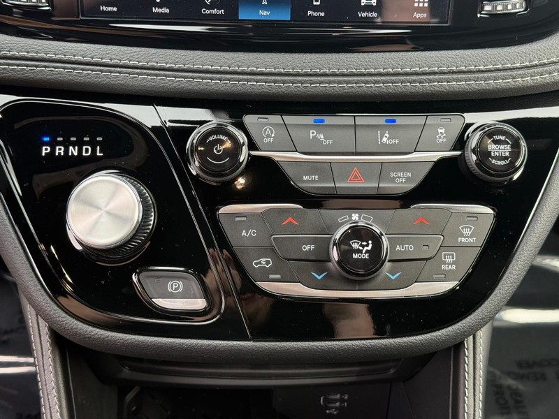 Chrysler Pacifica Vehicle Full-screen Gallery Image 28