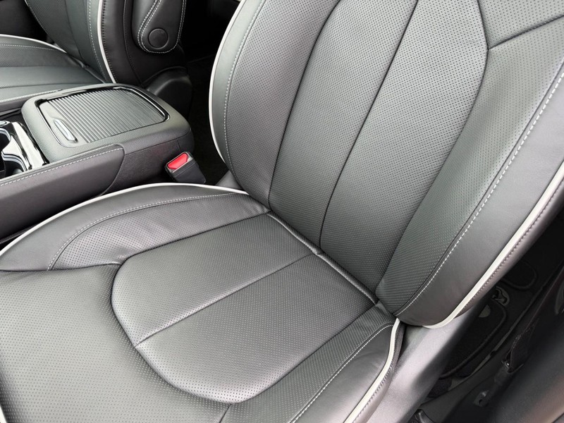 Chrysler Pacifica Vehicle Full-screen Gallery Image 33