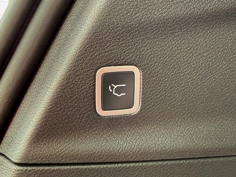 Chrysler Pacifica Vehicle Full-screen Gallery Image 8