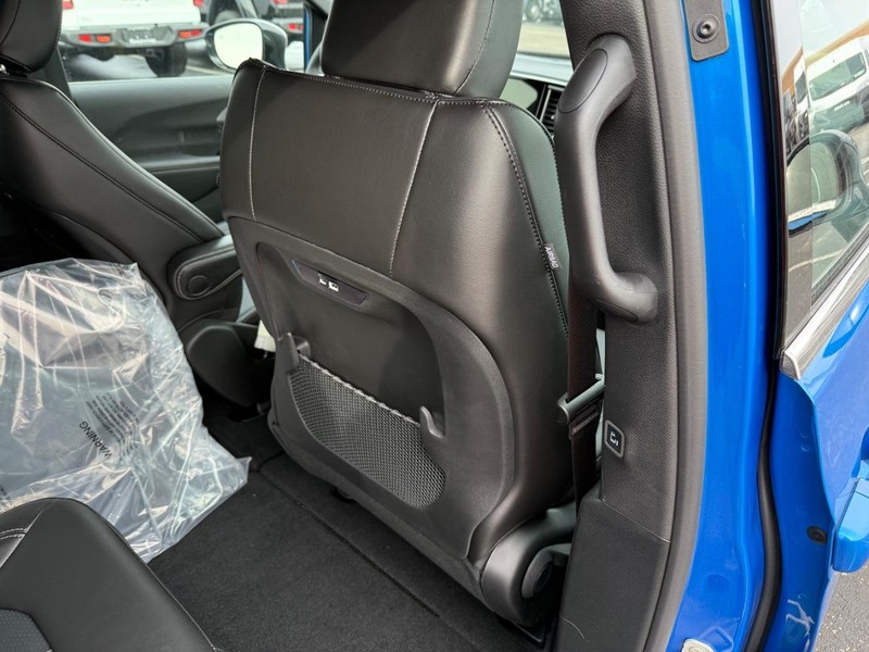 Chrysler Pacifica Vehicle Full-screen Gallery Image 13