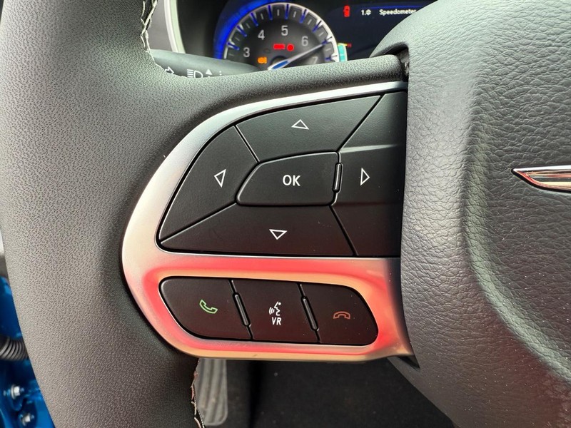 Chrysler Pacifica Vehicle Full-screen Gallery Image 22