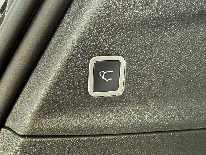 Chrysler Pacifica Vehicle Full-screen Gallery Image 8