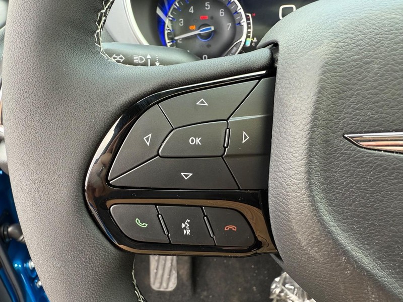 Chrysler Pacifica Vehicle Full-screen Gallery Image 23