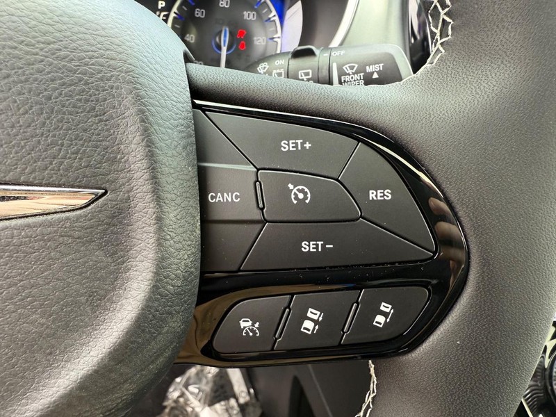 Chrysler Pacifica Vehicle Full-screen Gallery Image 24