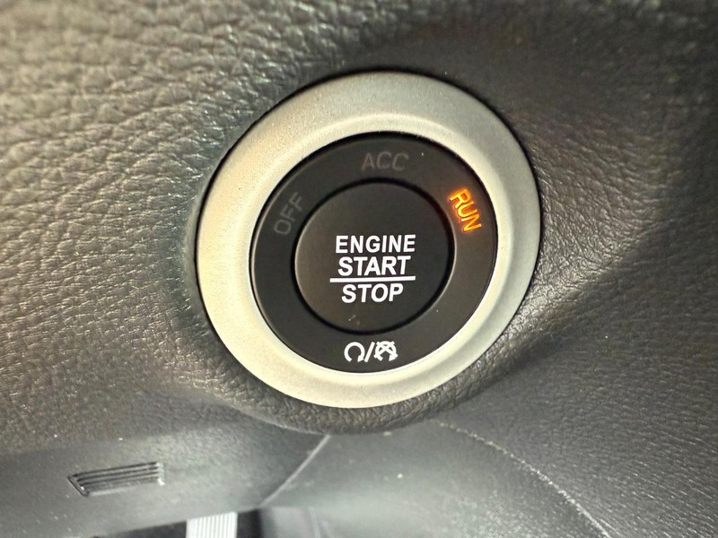 Chrysler Pacifica Vehicle Full-screen Gallery Image 25